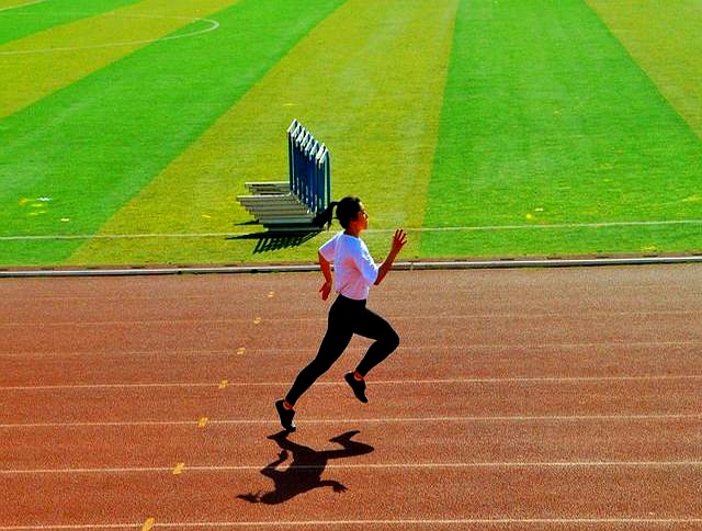 睡眠不足减肚子_内脏脂肪减少_单单靠跑步可以减肚子