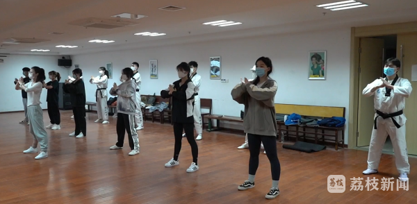 广场操舞套健身氧有什么作用_有氧广场舞健身操视频_广场舞有氧健身操二套