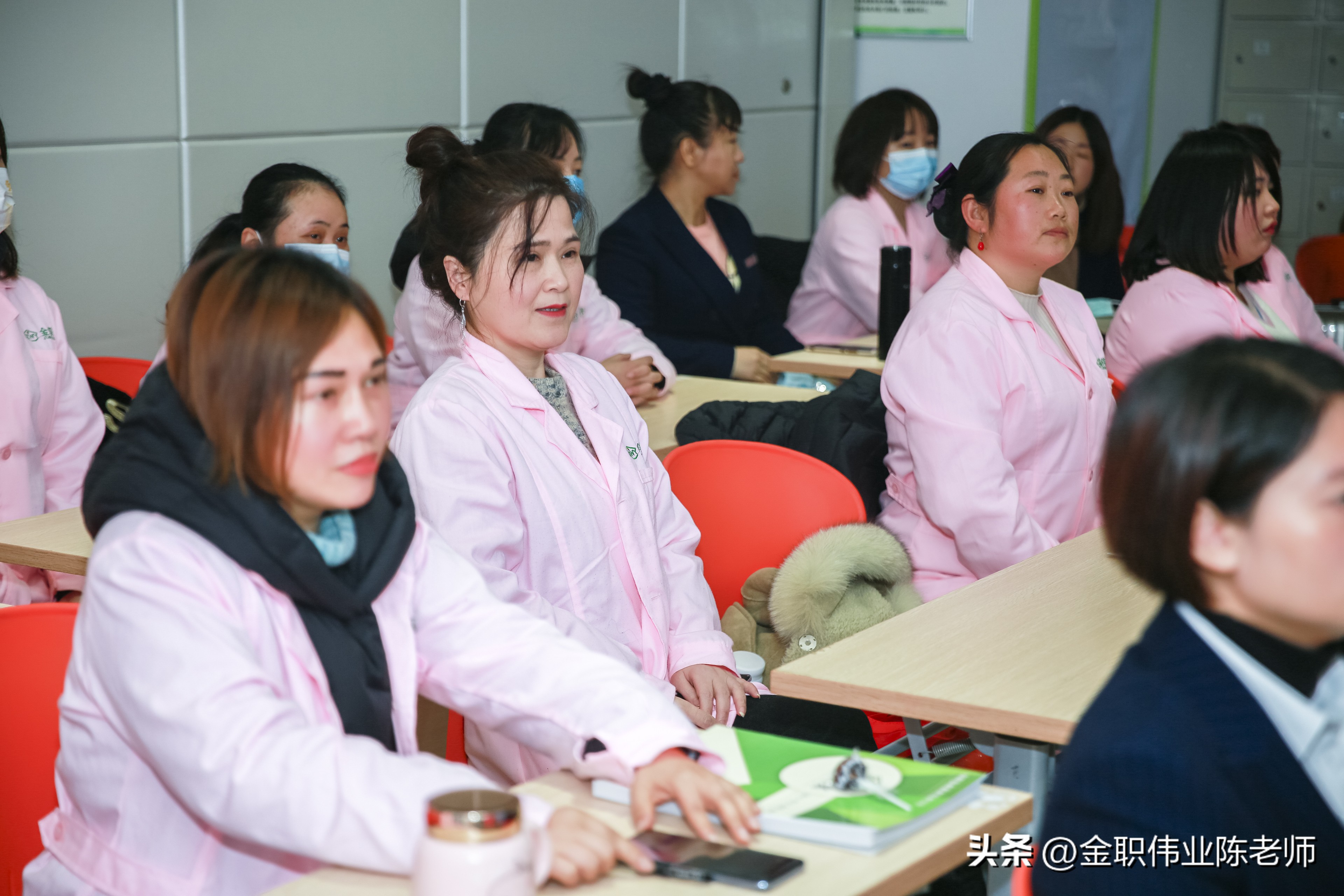 pg电子麻将胡了 月嫂告诉你：婴儿多大可以进行翻身练习？