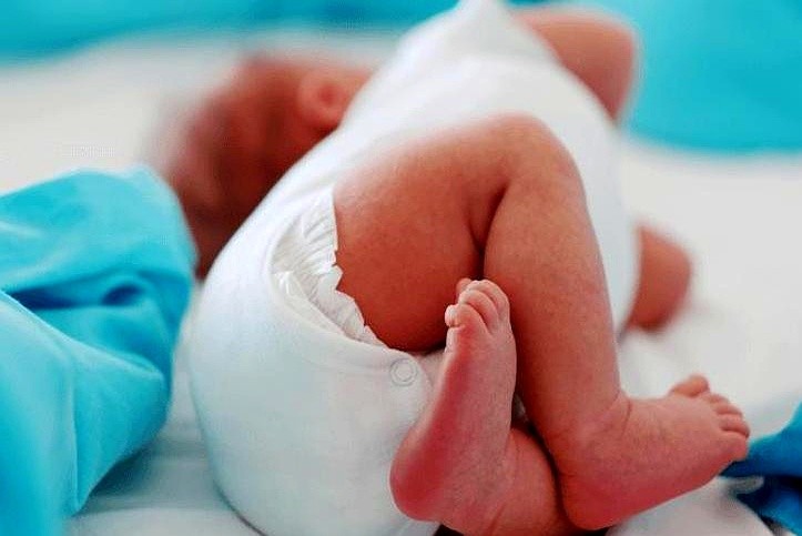 戒尿布最佳年龄_什么时候可以训练幼儿大小便_过早纸尿裤训练