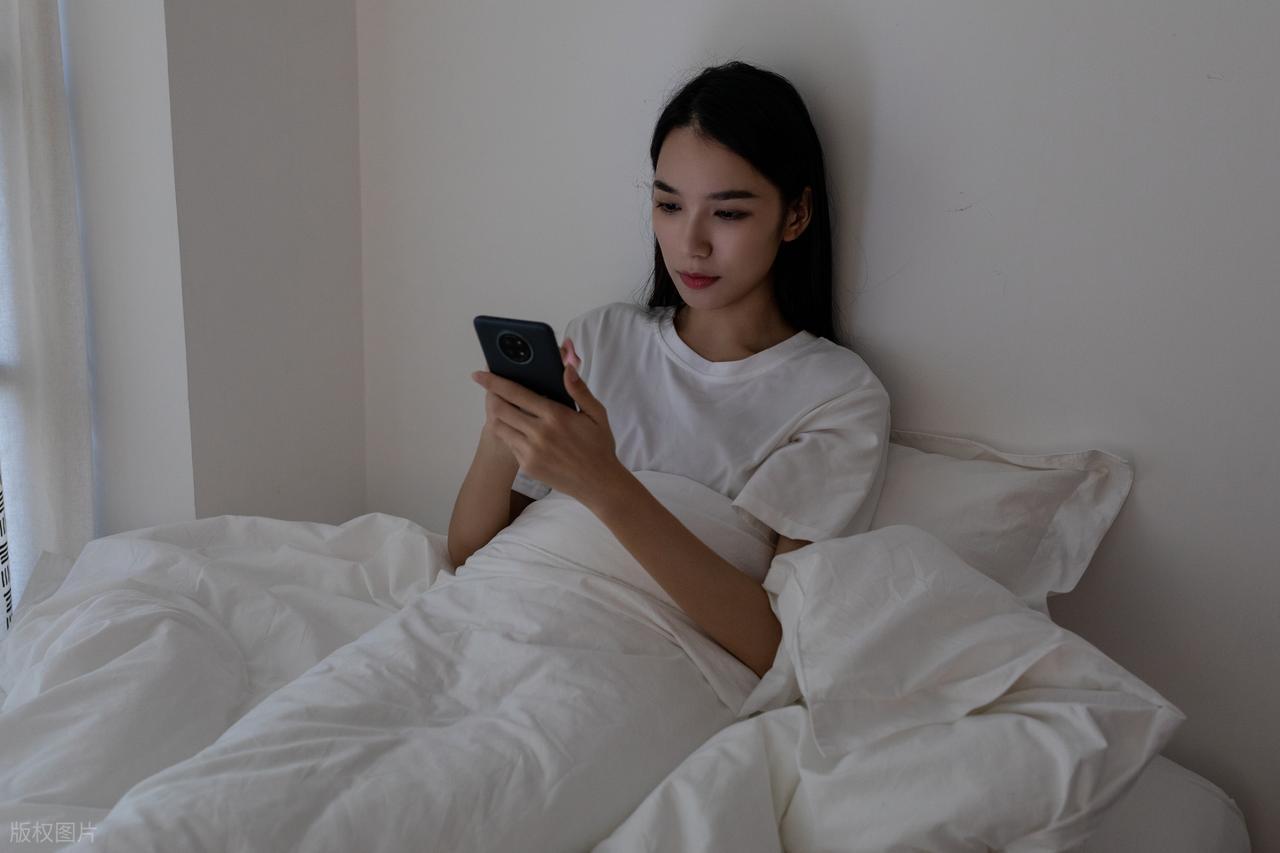 腰椎间盘突出不能弯腰_办公室腰间盘突出_长时间窝沙发姿势