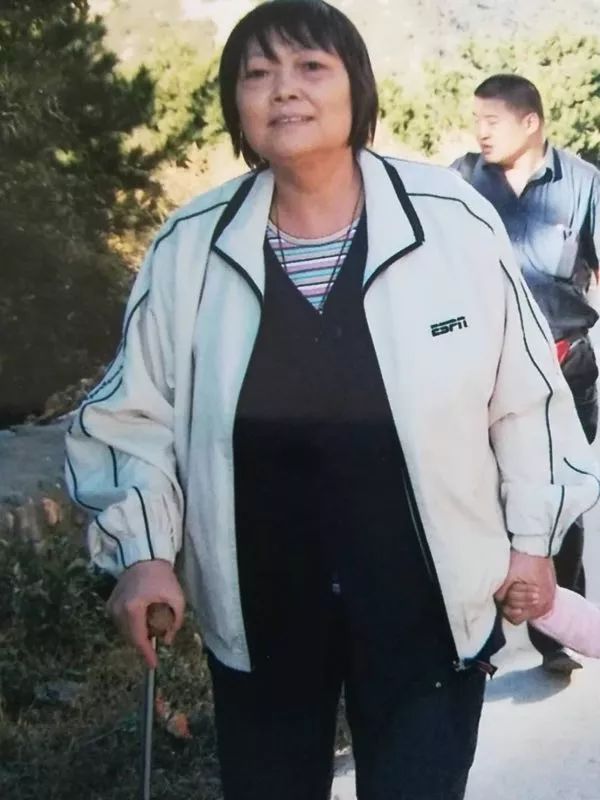 张展鹏懒人瘦身法_懒人健身器材有用吗_明星健身教练张展鹏