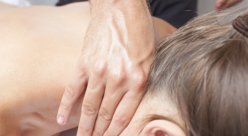 腰椎间盘突出不能弯腰_腰椎间盘突出 习惯 生活方式