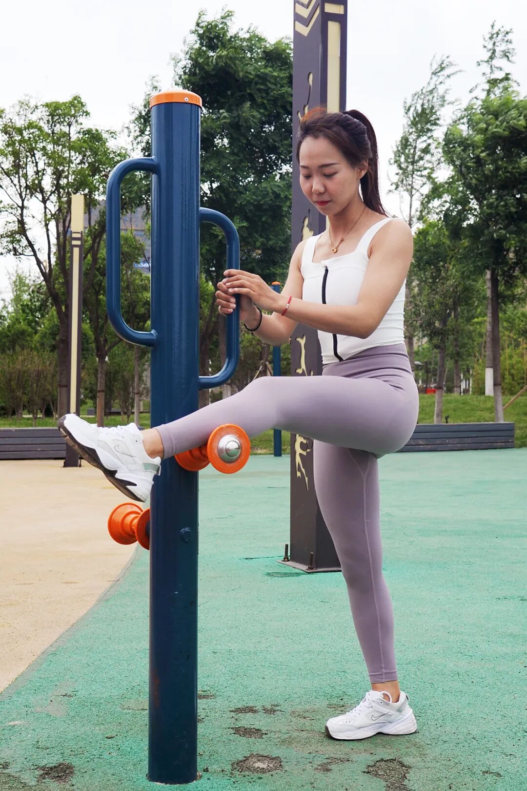 健身滑轮使用方法视频_公共健身器材正确使用方法_太空漫步机规范锻炼教程