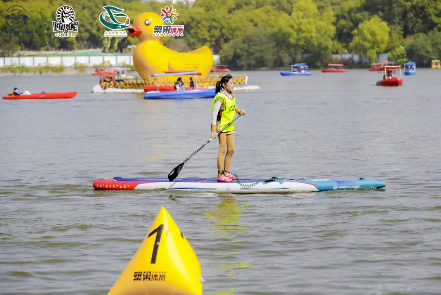 综合训练器健身器_智能健身器材 苏河公园 健身新姿势