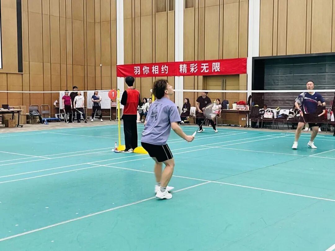 智能健身器材 苏河公园 健身新姿势_综合训练器健身器