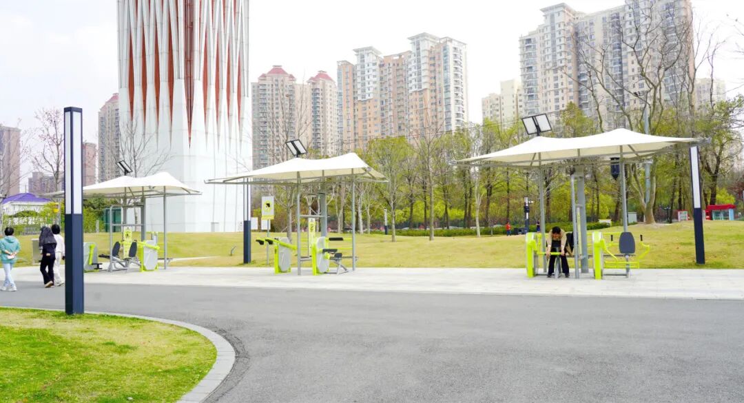 智能健身器材 苏河公园 健身新姿势_综合训练器健身器