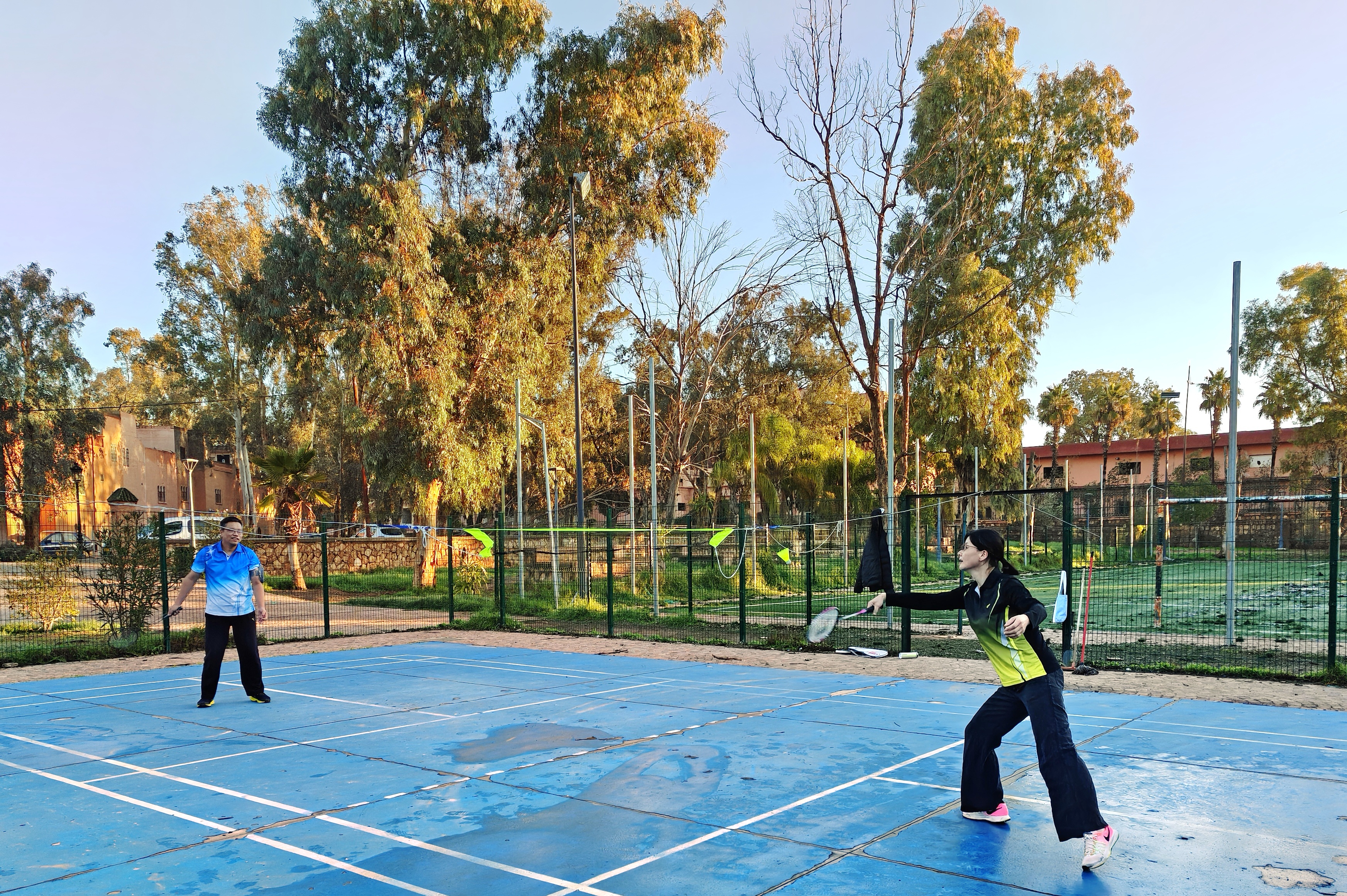 孕妇做瑜珈球有作用吗_孕期运动安全原则_孕期运动益处