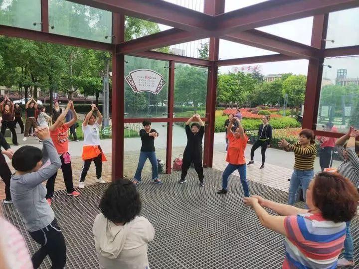 广场舞队减肥效果_健身操盘视频高清郑多燕_健身操舞队