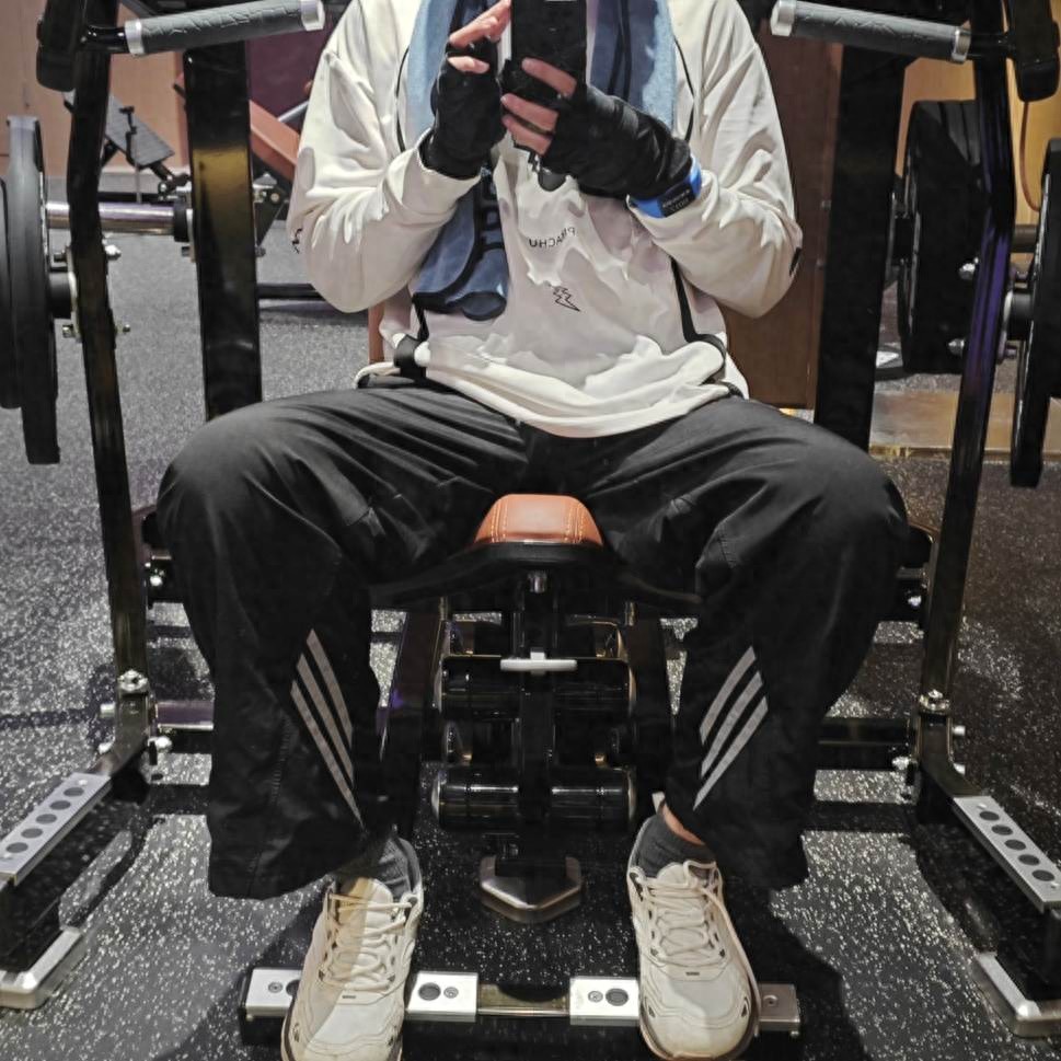 健身小白如何在家锻炼_健身房办卡避坑指南_健身手套 小了