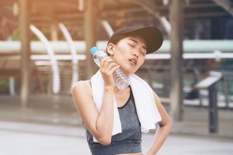 羽毛球锻炼哪部分肌肉_打羽毛球瘦手臂效果_打羽毛球燃脂部位