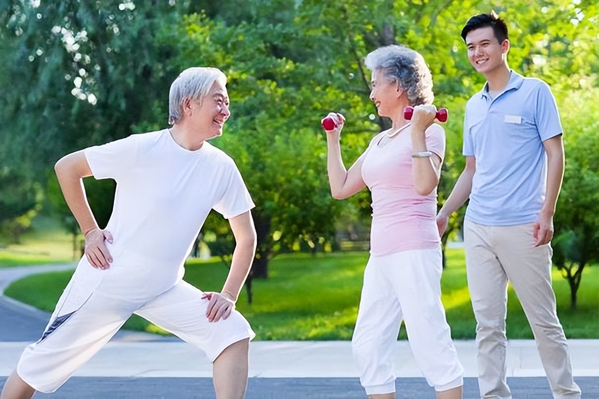 早上锻炼_晚上锻炼_一天中练瑜伽最佳时间