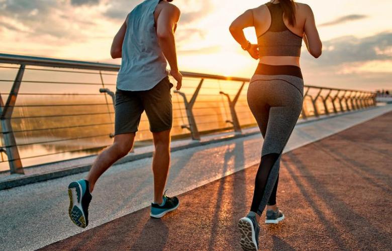 晚上锻炼_一天中练瑜伽最佳时间_早上锻炼