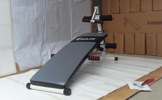 pg国际电子游戏app 如何正确使用仰卧起坐健身器材？仰卧起坐健身器材的安装步骤