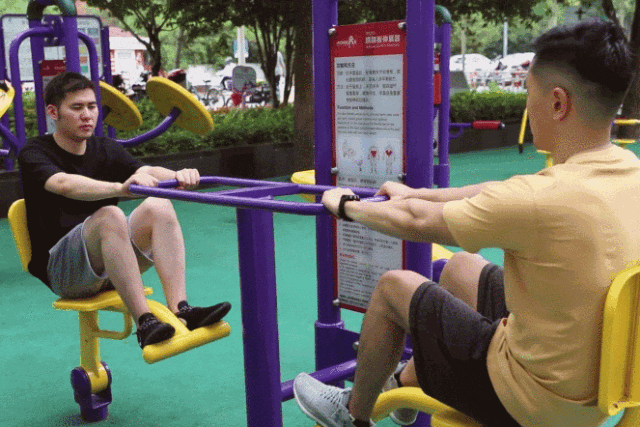 上海社区体育设施分布_社区健身器材使用方法_单人站综合训练器使用