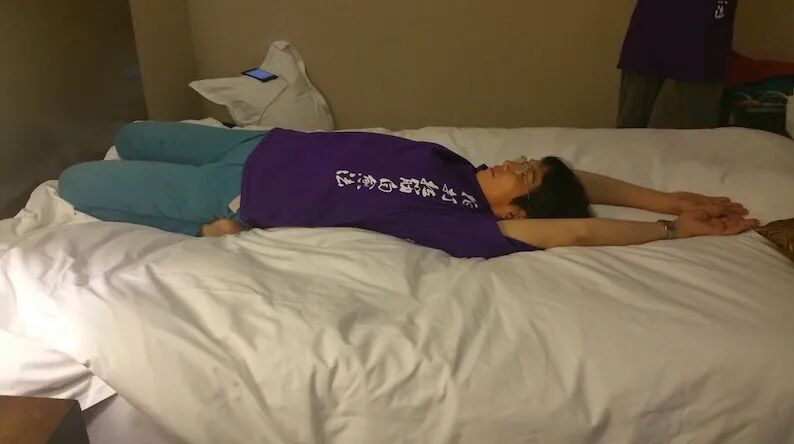 筋结_在床上能做的拉筋动作_筋缩