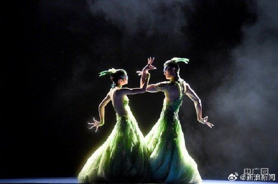 www.pg.qq.com 杨丽萍回应孔雀舞剧争议：观众会和我们灵魂沟通