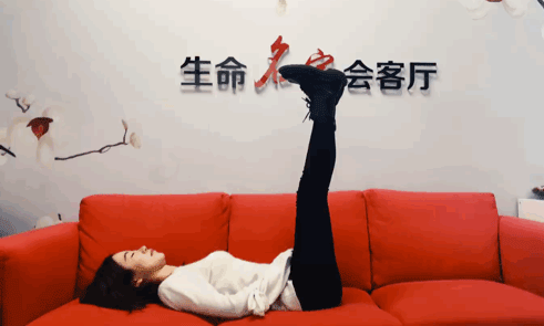在床上能做的拉筋动作_睡前抬腿养气血_筋缩的危害与拉筋好处